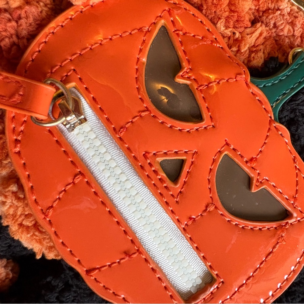 Pumpkin Keychain - Picture 2 of 5